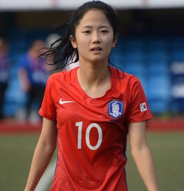 狼队女足小姐姐已经抵达客场(颜值与实力并存,这些女足小姐姐你粉了吗