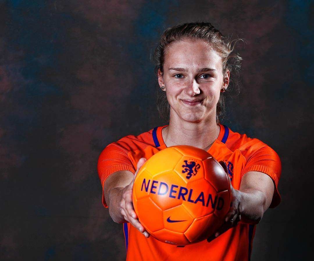 荷兰女足米德玛身高图片