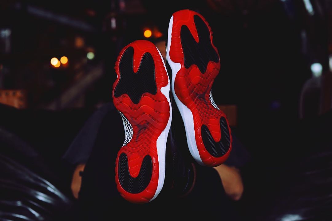 aj11黑红（目前最好看的上脚图来了！黑红 AJ11 真的难以抗拒）