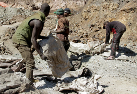刚果东南部矿场坍塌 至少43名非法矿工死亡