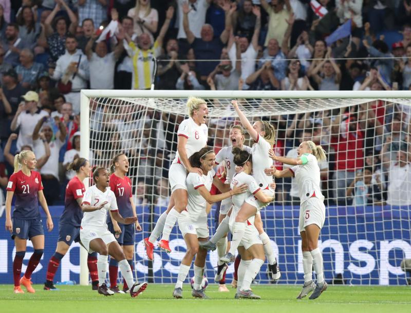 真人版《我爱贝克汉姆》上演，英格兰女足已露世界冠军相，美国队这下要慌了