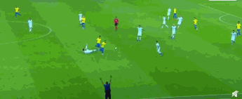 阿圭罗和梅西均射中门框(巴西队时隔十二年再进美洲杯决赛，梅西九届大赛继续无冠)