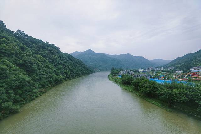 如果能重来，我要选李白，尤恋这一片山水