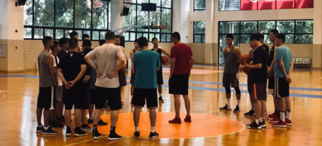 日子总过的很慢与一线队合练的（多名青年球员与一队合练，杜锋：希望得到有潜质的球员）-趣拿体育