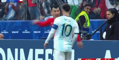 美洲杯：梅西染红阿圭罗迪巴拉齐破门，阿根廷2-1智利