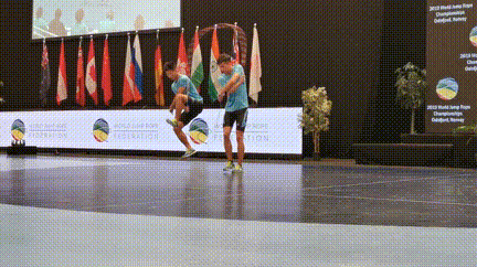 世界杯少年跳绳颁奖现场（2019年跳绳世界杯赛在奥斯陆举行：平均1秒9.5次！小学生跳绳震惊网友）