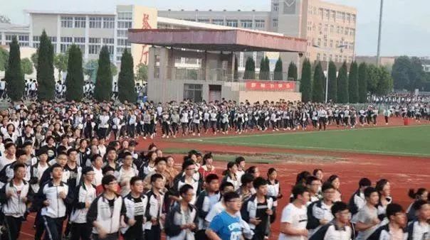 「周末」衡水、毛坦厂凭啥名震天下？