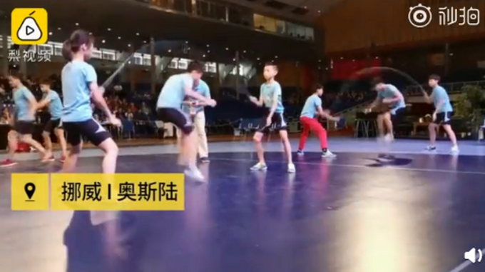 小学生跳绳世界杯（中国小学生跳绳世界杯夺60枚金牌！他3分钟跳1141下破纪录）