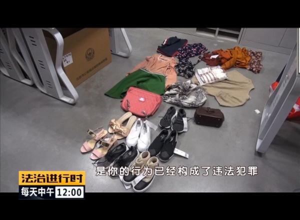 女子商场偷衣服，监控拍下全过程，被抓后乞求民警息事宁人