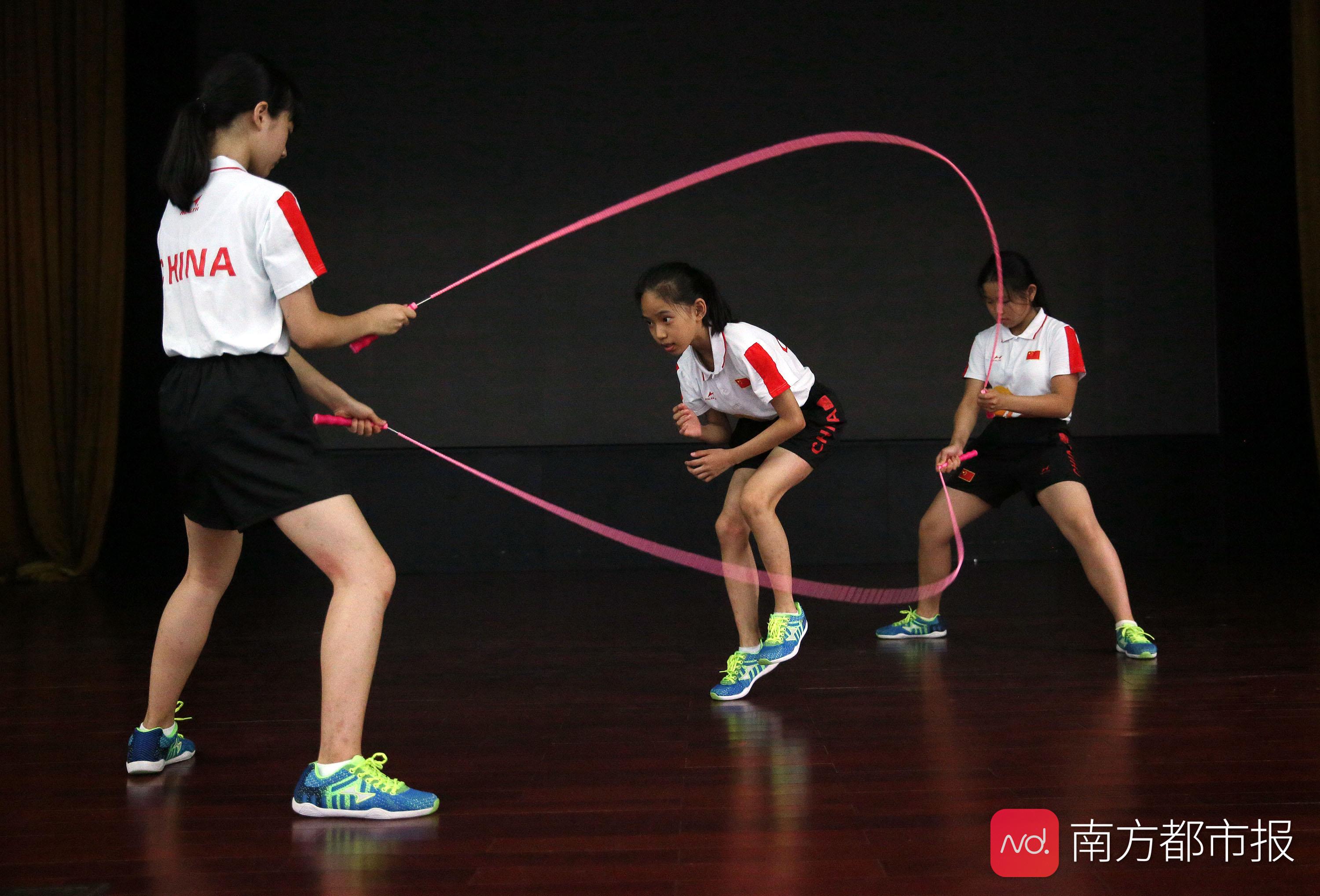 小学生跳绳世界杯(揽世界杯60金49银，成绩直逼学霸！跳绳成小学生“速成秘籍”)