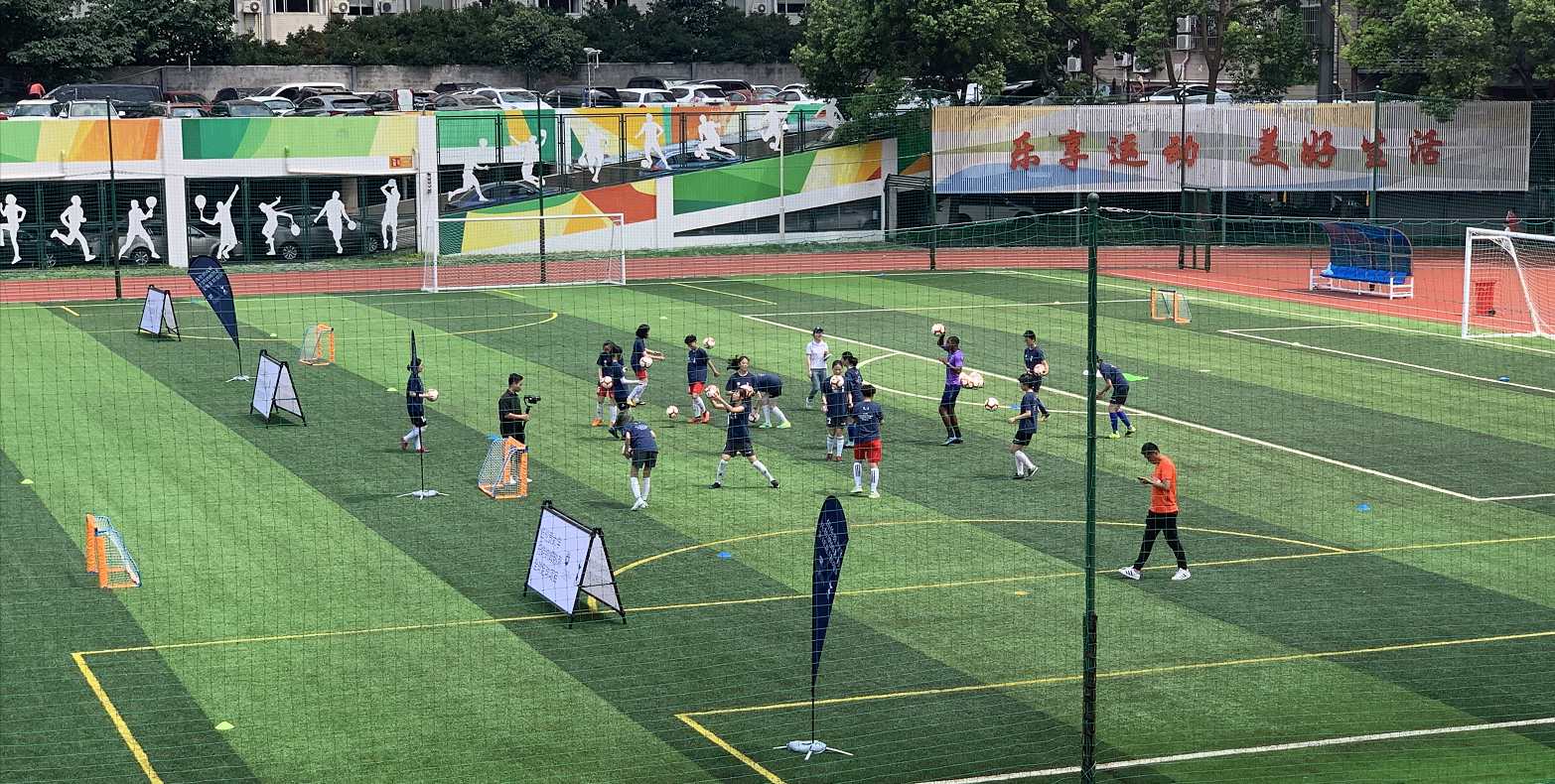 热刺基金会英超女子项目大获成功(足球英才体验热刺俱乐部上海站试训，澳大利亚伍伦贡大学携手热刺带来创新足球培训项目)