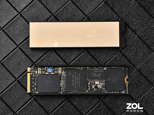 放弃PCIE 4.0吧！这可能是目前最能打的SSD