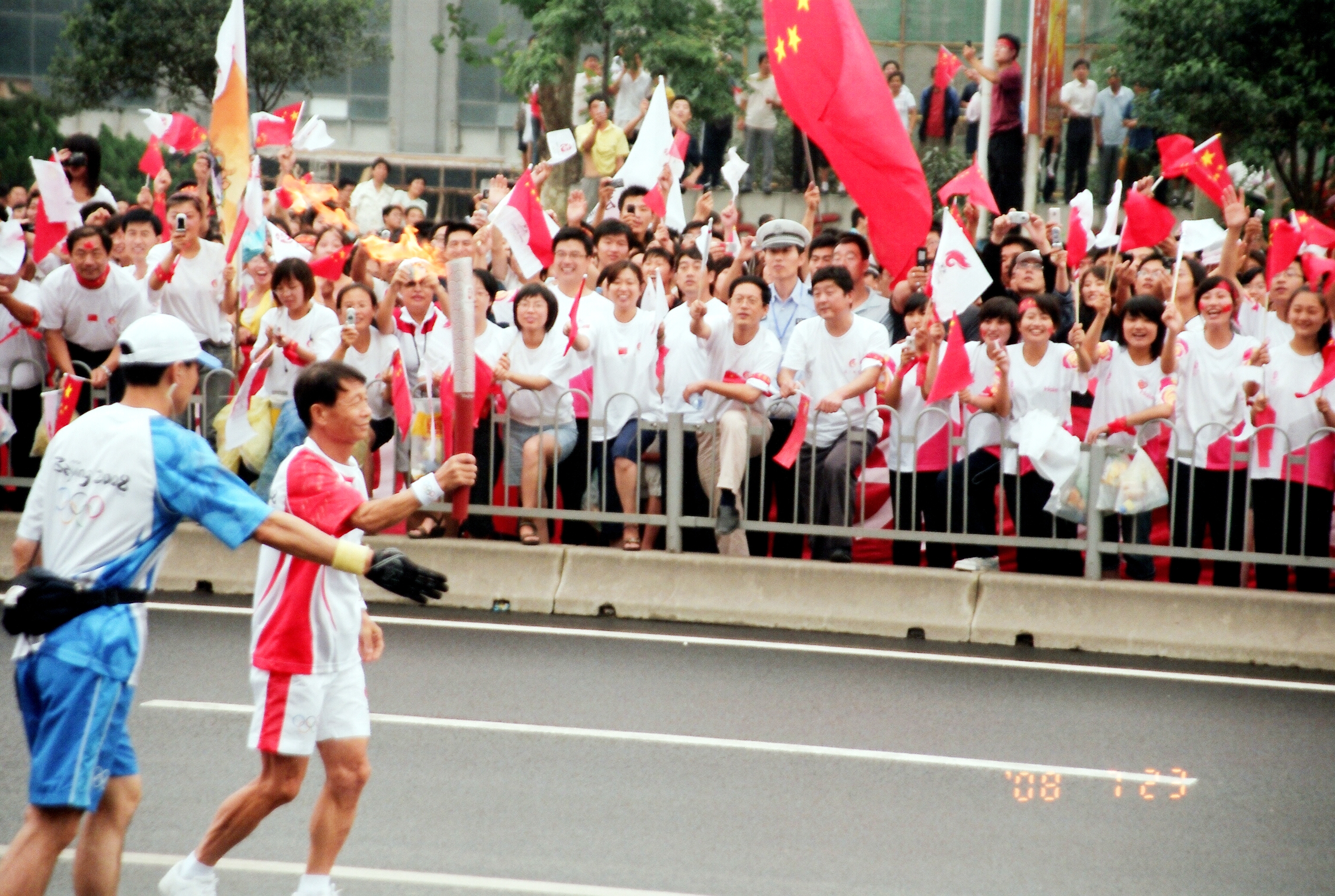 济南奥运会火炬手有哪些(年代秀｜济南老将田径队：运动达人江铁军的精彩人生)