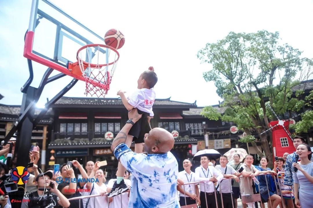 nba球员来贵州有哪些(来了个马镇长！国际篮球巨星马布里为啥不远万里来贵州)