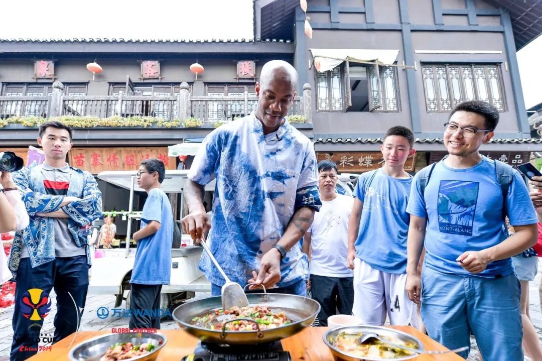 nba球员来贵州有哪些(来了个马镇长！国际篮球巨星马布里为啥不远万里来贵州)