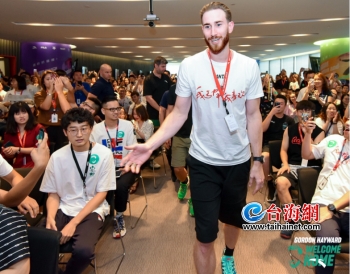 哪些nba球星来过南京(NBA巨星戈登海沃德空降厦门 凭借高颜值好球技疯狂吸粉)