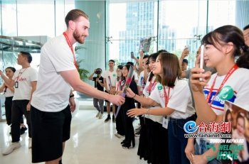 哪些nba球星来过南京(NBA巨星戈登海沃德空降厦门 凭借高颜值好球技疯狂吸粉)