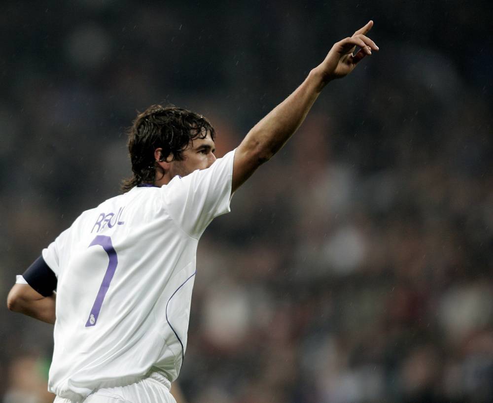 1994-2010c罗2010-2018 劳尔离开后c罗从之前的9号换穿成7号马里亚诺