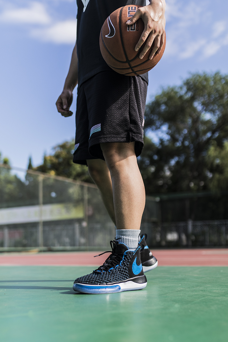 nike最高配置鞋（重新定義澎湃軟彈！這雙 Nike「最新頂級戰靴」穿上就想跳）