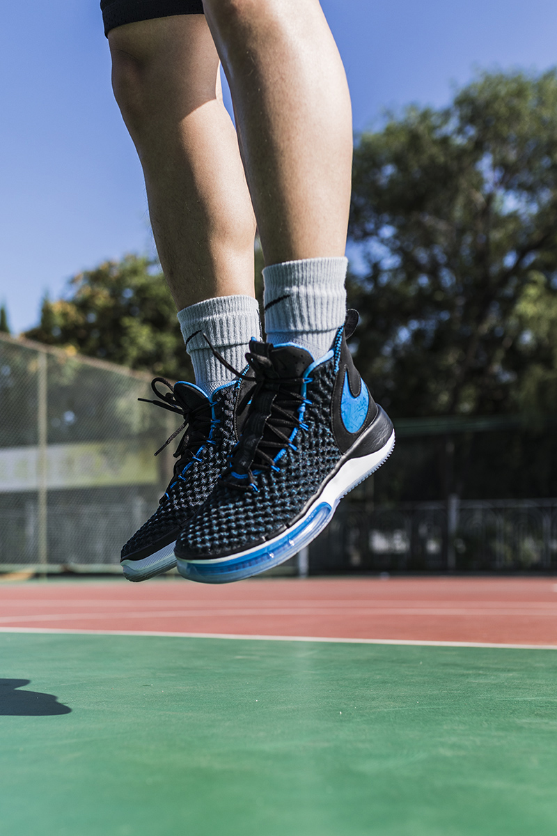 nike最高配置鞋（重新定義澎湃軟彈！這雙 Nike「最新頂級戰靴」穿上就想跳）