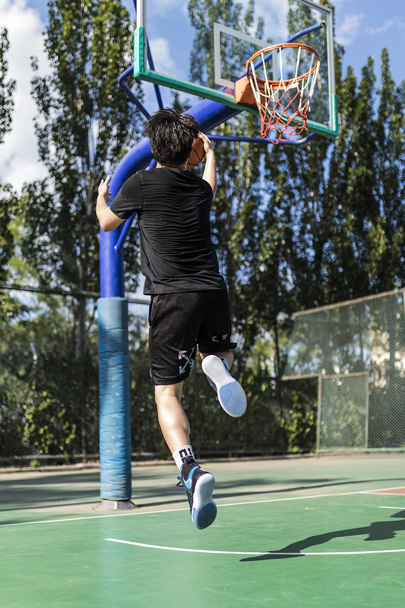 nike最高配置鞋（重新定義澎湃軟彈！這雙 Nike「最新頂級戰靴」穿上就想跳）