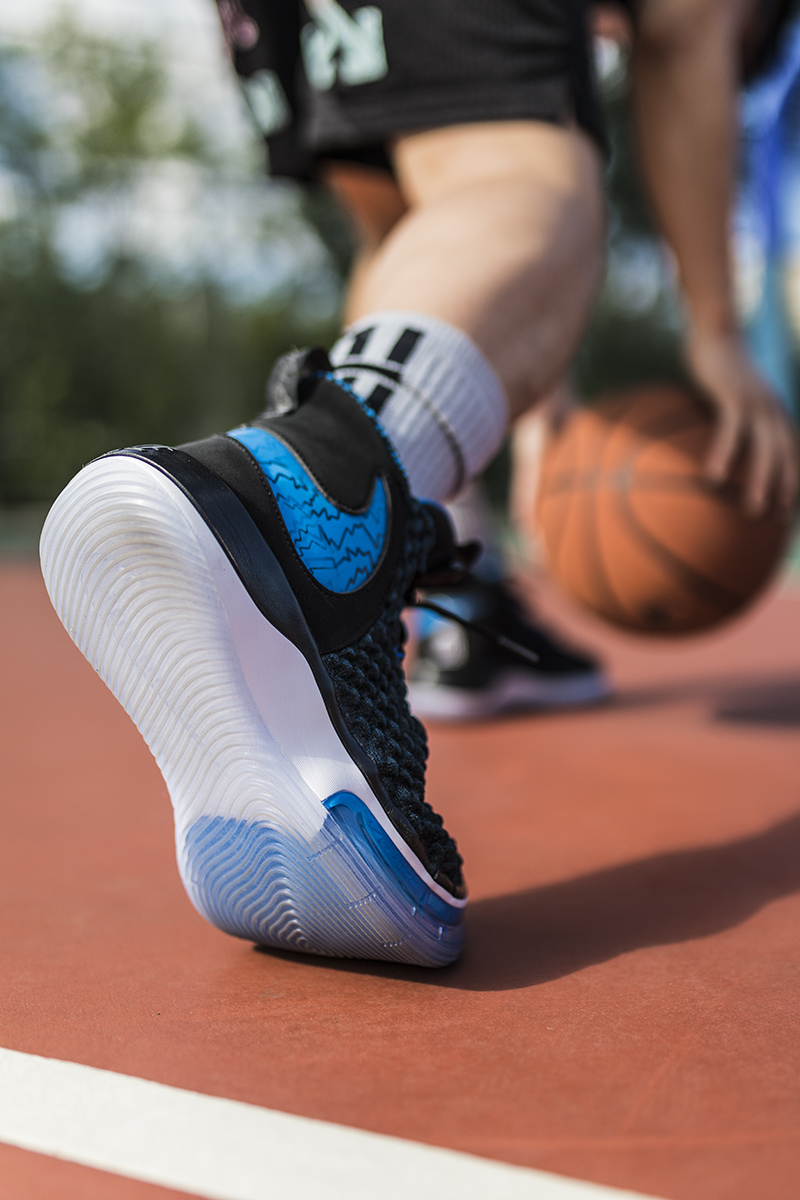 nike最高配置鞋（重新定義澎湃軟彈！這雙 Nike「最新頂級戰靴」穿上就想跳）