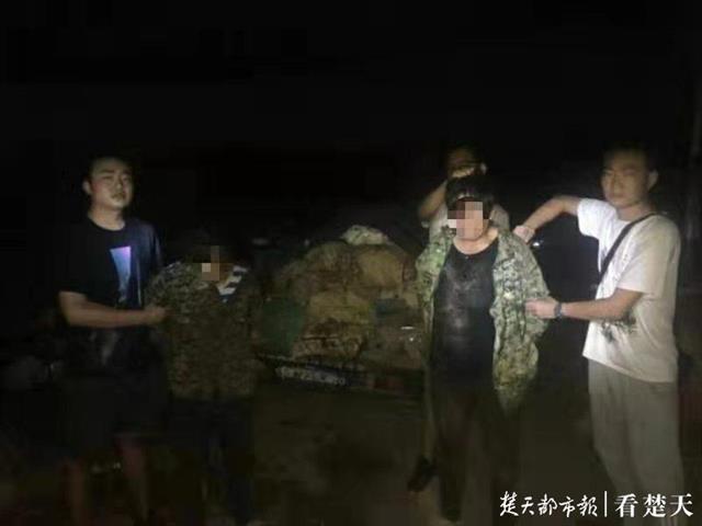 1600多个扣件被偷导致工地无法施工，民警夜伏蹲守抓住两名女贼