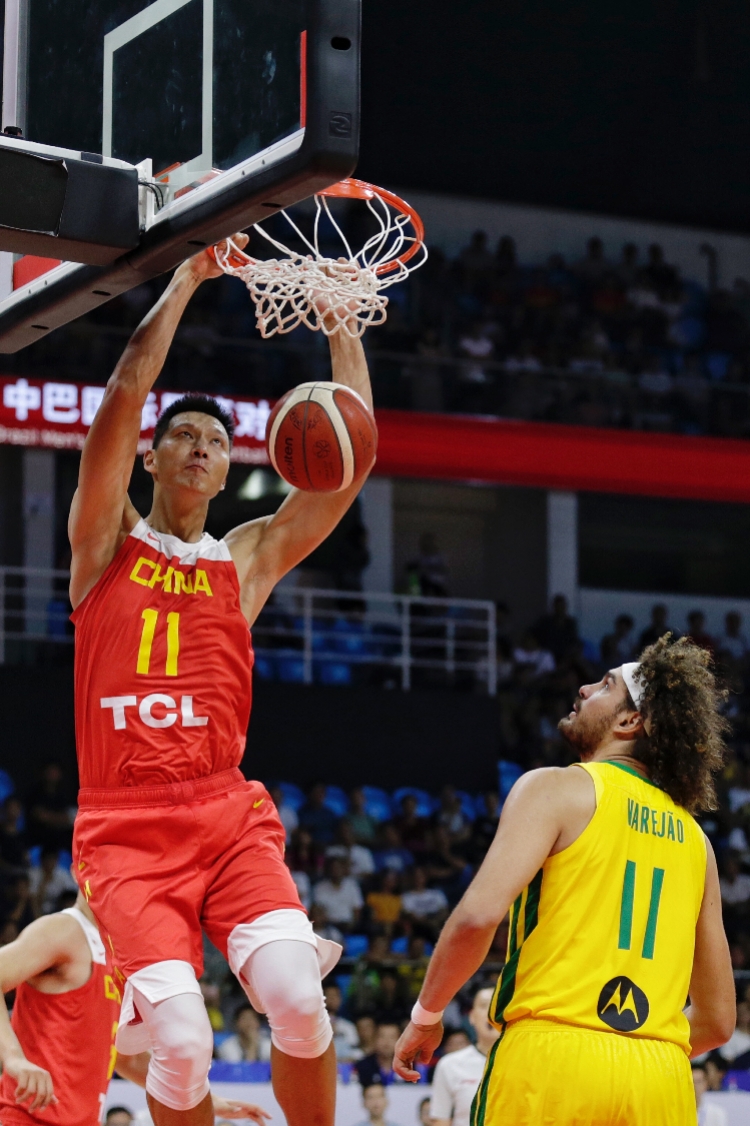 nba热身赛为什么没公牛（热身赛中国男篮6分惜败巴西队，郭艾伦两节20分下半场“哑火”）