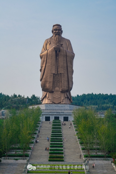 游尼山圣境，享儒韵之风