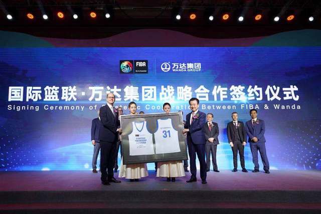 世界杯入場(chǎng)為什么帶球童（12名貴州丹寨小球童今晚亮相籃球世界杯）