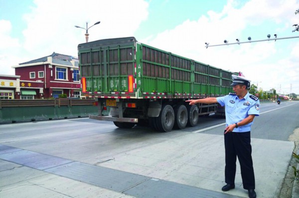 青岛西海岸新区交警用上智慧治超管理系统 秒逮超载车