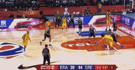 巴西男篮(男篮世界杯-巴西男篮逆转希腊，瓦莱乔22分)
