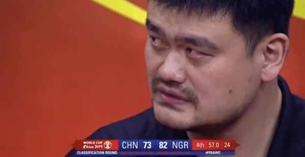 世界杯中国第一横幅(男篮告负：易建联拼了，姚明哭了)