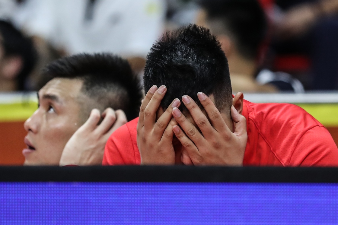 为什么nba中国赛被骂(节奏差，犯规随意，运球太多……中国男篮这些毛病哪来的)