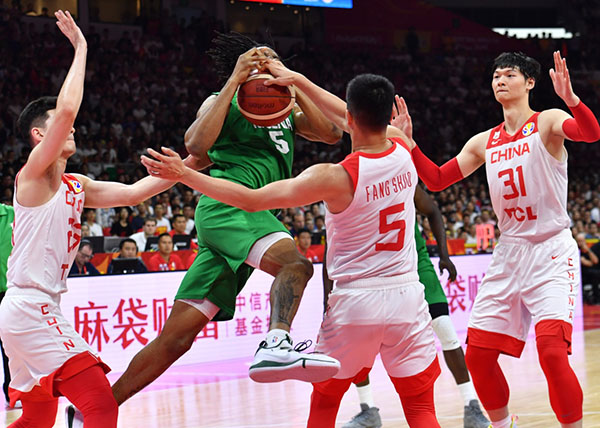 为什么nba中国赛被骂(节奏差，犯规随意，运球太多……中国男篮这些毛病哪来的)