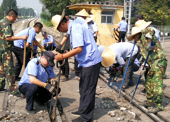 山能枣矿集团铁路运输处工务段线路抢修保畅通