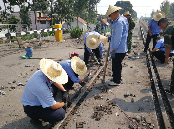 山能枣矿集团铁路运输处工务段线路抢修保畅通