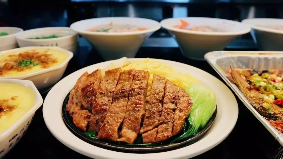 “一人食餐位”你就羡慕？看完四川高校的食堂你岂不是要羡慕哭......