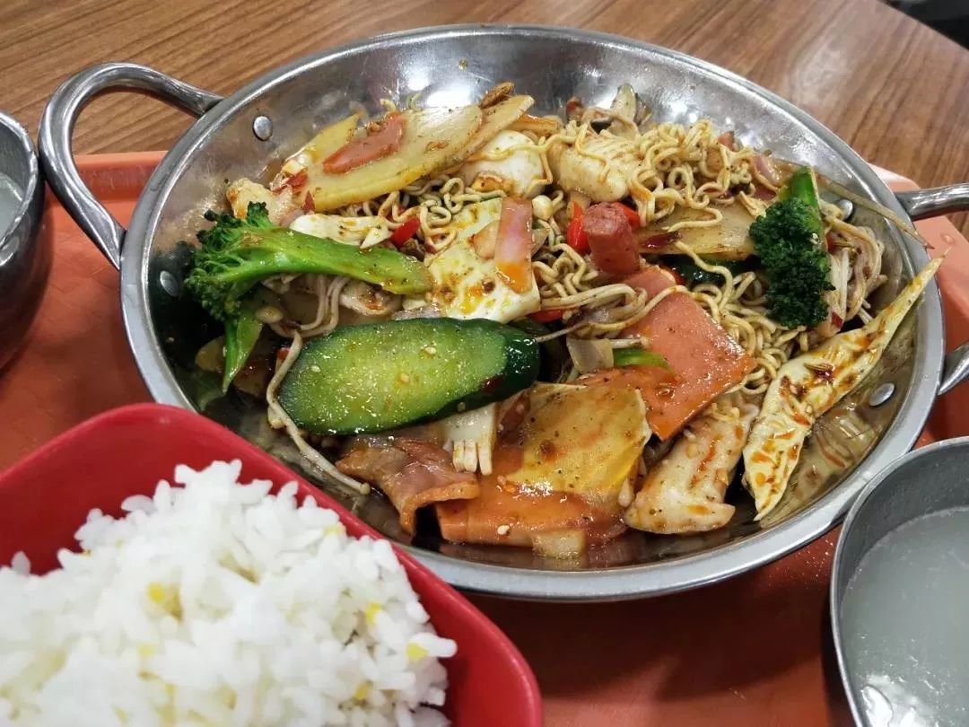 “一人食餐位”你就羡慕？看完四川高校的食堂你岂不是要羡慕哭......