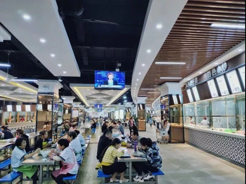 “一人食餐位”你就羡慕？看完四川高校的食堂你岂不是要羡慕哭......