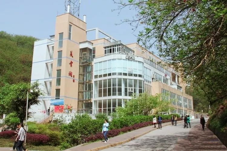 “一人食餐位”你就羡慕？看完四川高校的食堂你岂不是要羡慕哭......