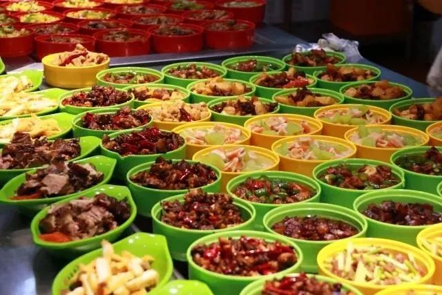 “一人食餐位”你就羡慕？看完四川高校的食堂你岂不是要羡慕哭......