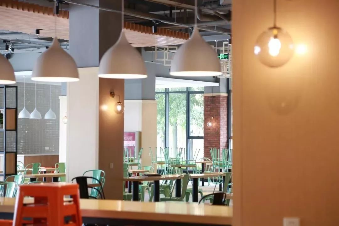 “一人食餐位”你就羡慕？看完四川高校的食堂你岂不是要羡慕哭......