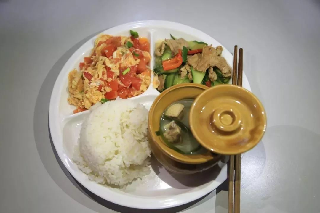 “一人食餐位”你就羡慕？看完四川高校的食堂你岂不是要羡慕哭......