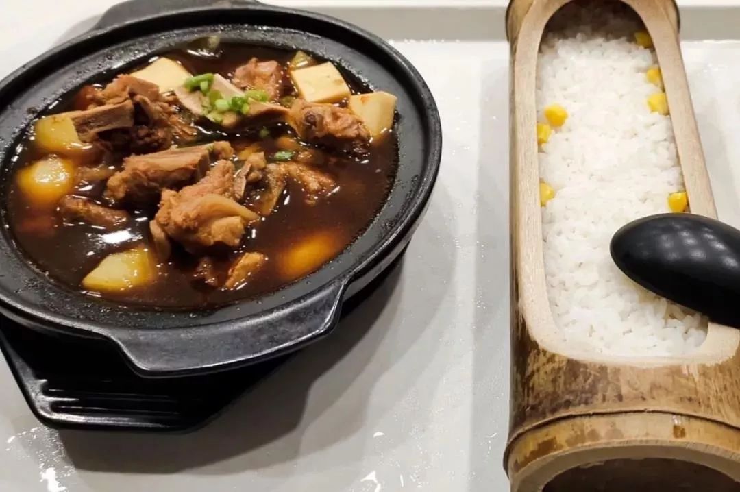 “一人食餐位”你就羡慕？看完四川高校的食堂你岂不是要羡慕哭......