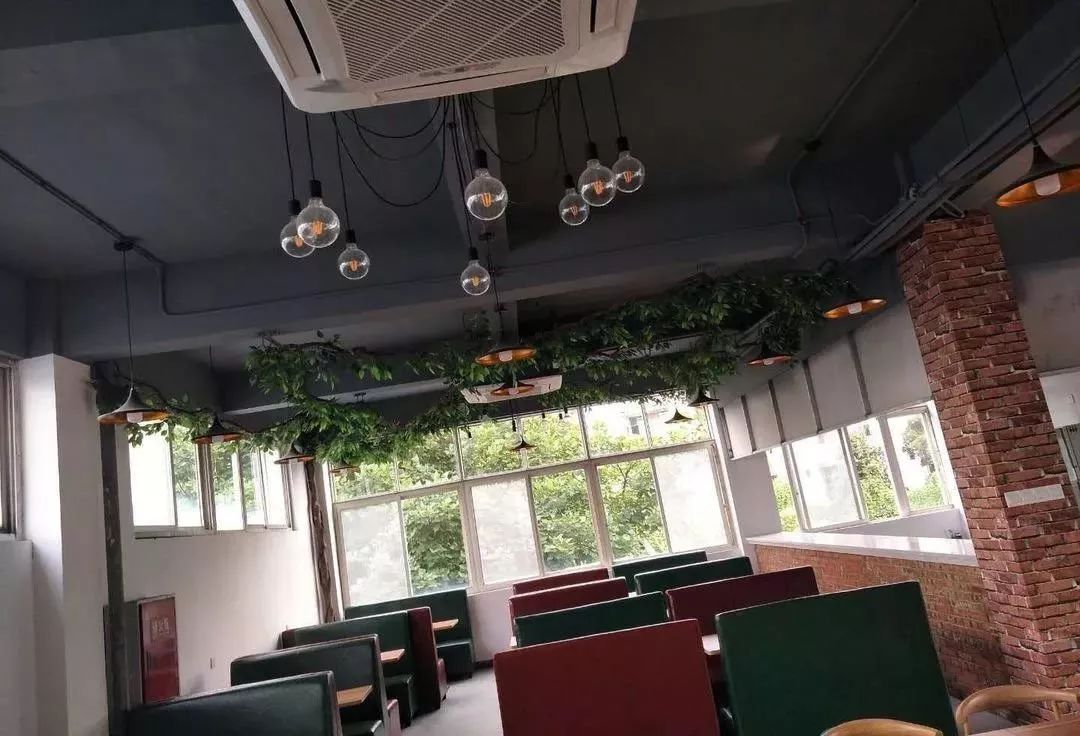 “一人食餐位”你就羡慕？看完四川高校的食堂你岂不是要羡慕哭......