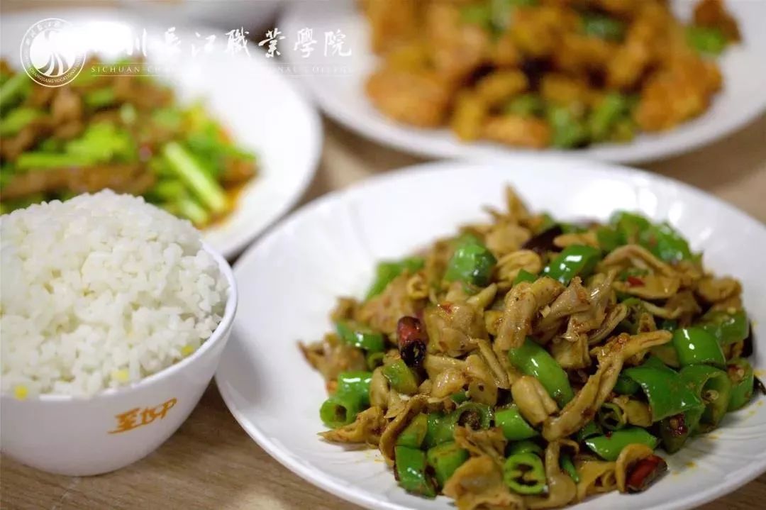 “一人食餐位”你就羡慕？看完四川高校的食堂你岂不是要羡慕哭......