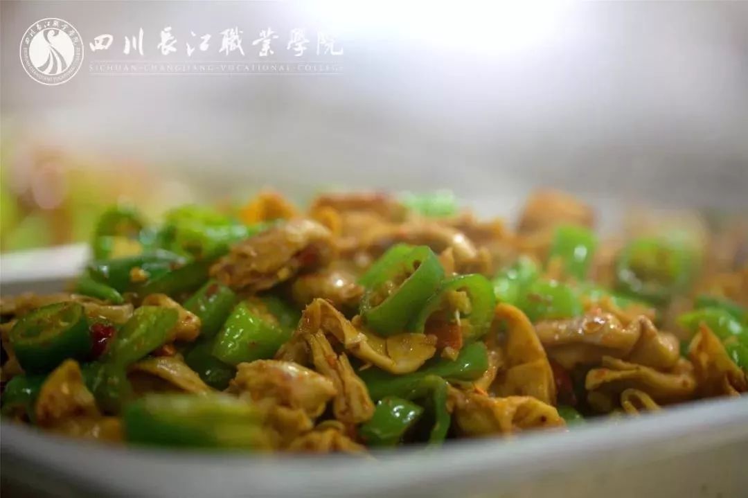 “一人食餐位”你就羡慕？看完四川高校的食堂你岂不是要羡慕哭......