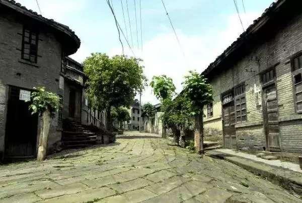 石,鲤鱼池,野猫溪,白象街,羊子坝,鸡公嘴,鸭儿凼,白马凼,牛屎滩等等