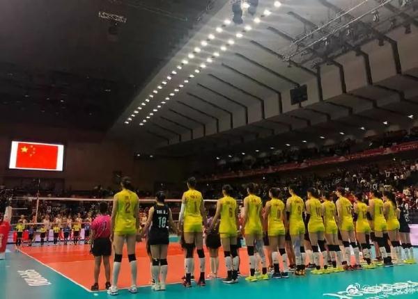 女排世界杯征途(中国女排3-0美国！争冠关键战役，姑娘们赢得太利索了)